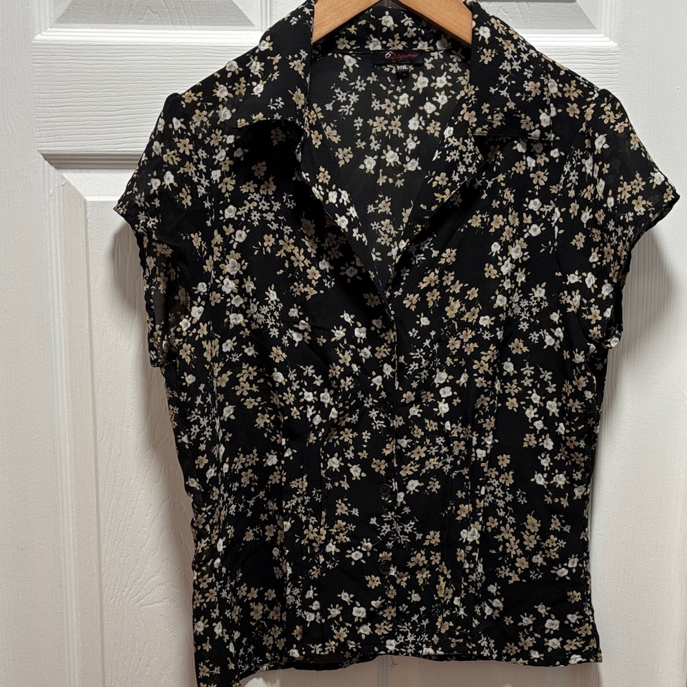 6 Degrees Black and Cream Floral Blouse